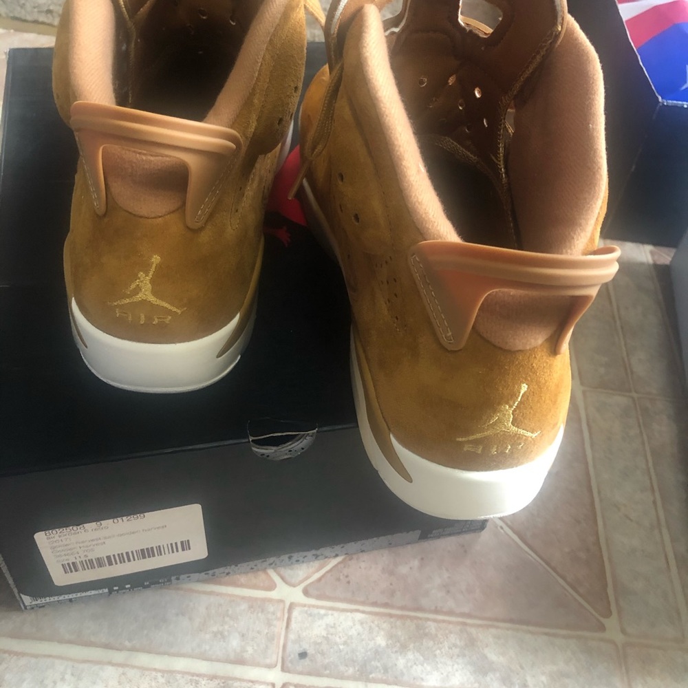 Retros - Picture 3 of 5